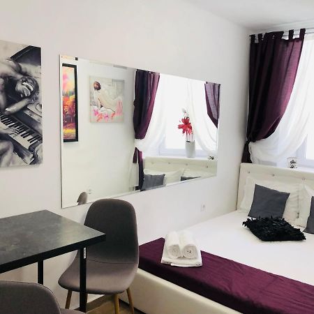 Central Petit Room Braşov Exterior foto